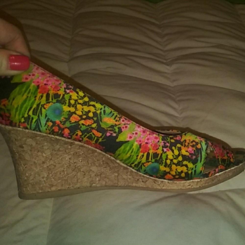 Shoes - Picture 3 of 3